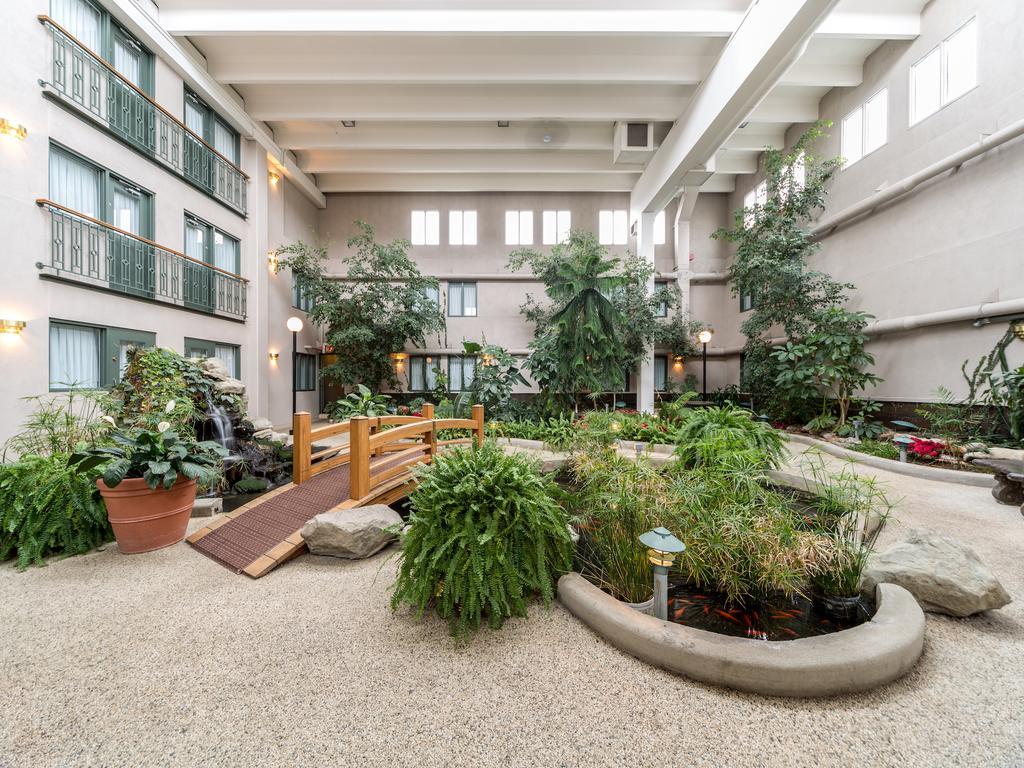 Heritage Inn Hotel & Convention Centre - Brooks Bagian luar foto