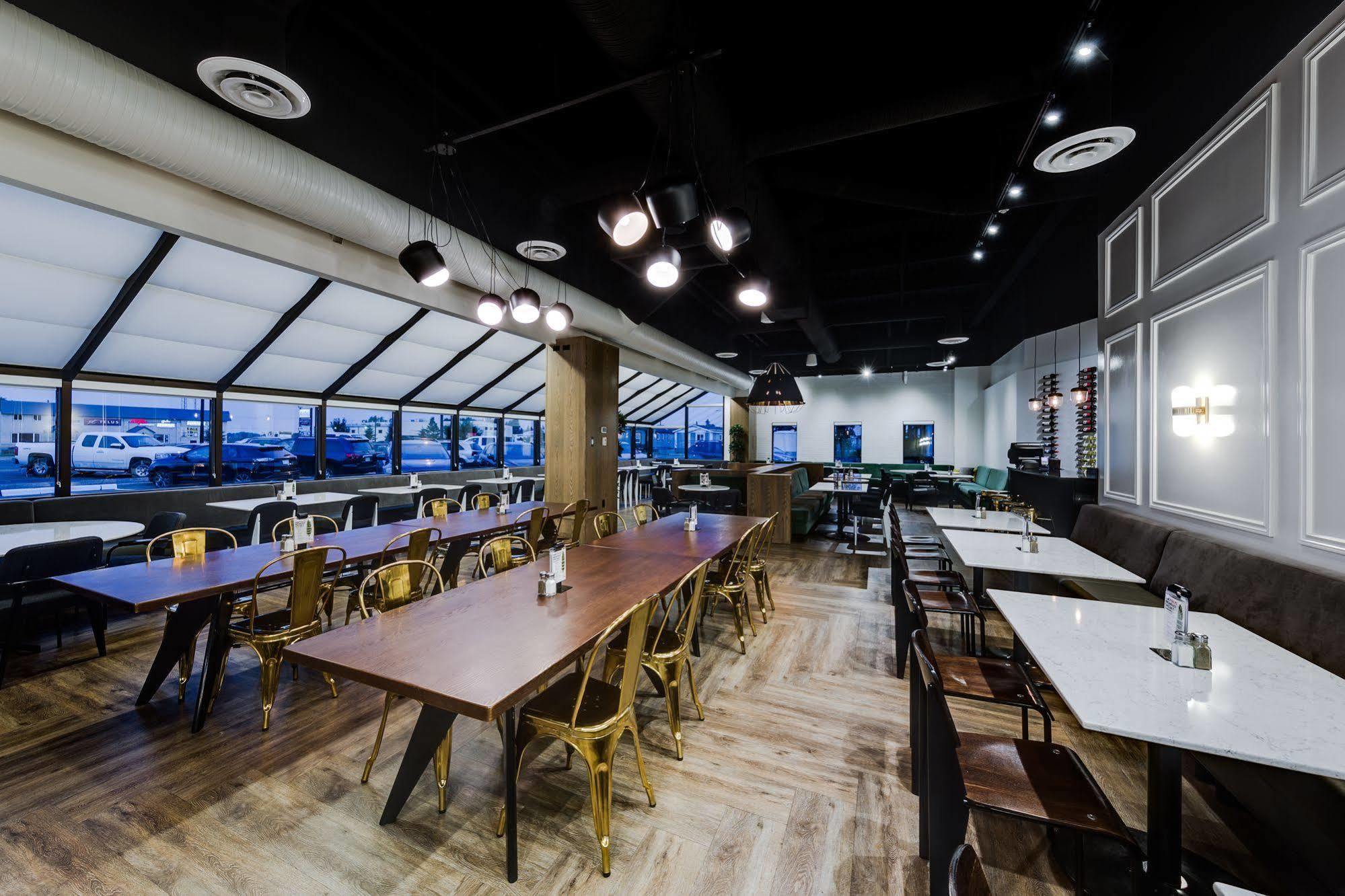 Heritage Inn Hotel & Convention Centre - Brooks Bagian luar foto